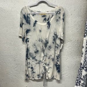 How Very Love Tunic Top White Blue Tie Dye Lacing Relaxed Medium